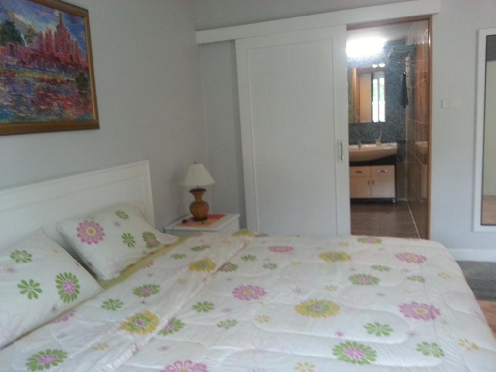 Yiasu Bed And Breakfast Паттая Номер фото
